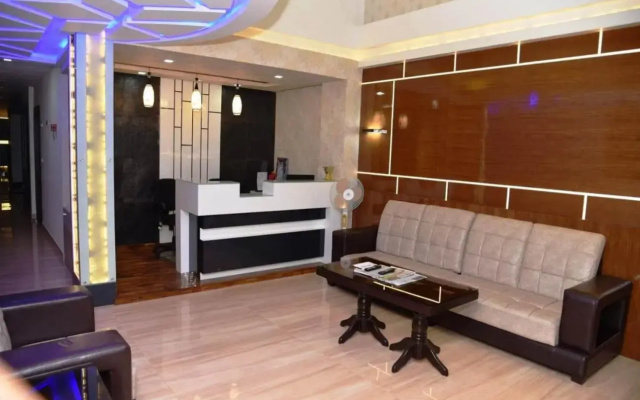 OYO 11414 Hotel Silver Suites