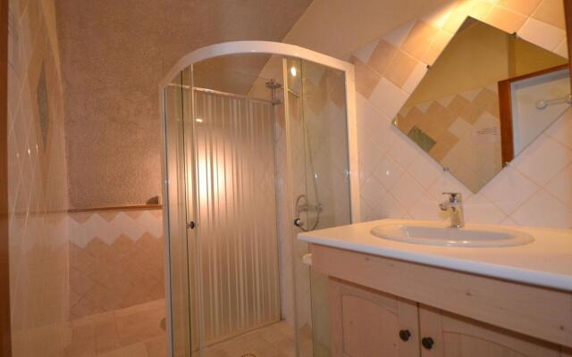 Amazing apartment in Lanas with large garden