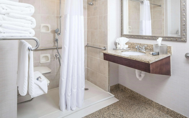 enVision Hotel & Conference Center Mansfield-Foxboro