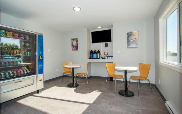 Motel 6 Victoria Airport Saanichton