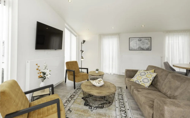 Modern, High-quality Chalet With Wifi Near the Oosterschelde