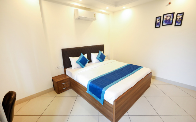 Fabhotel La Paz Stay B&B