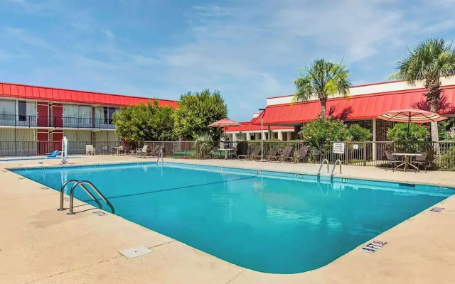 Ramada by Wyndham Santee I-95