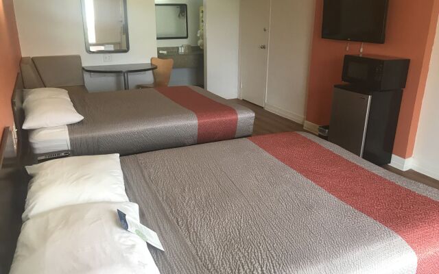 Motel 6 Houston, TX - East