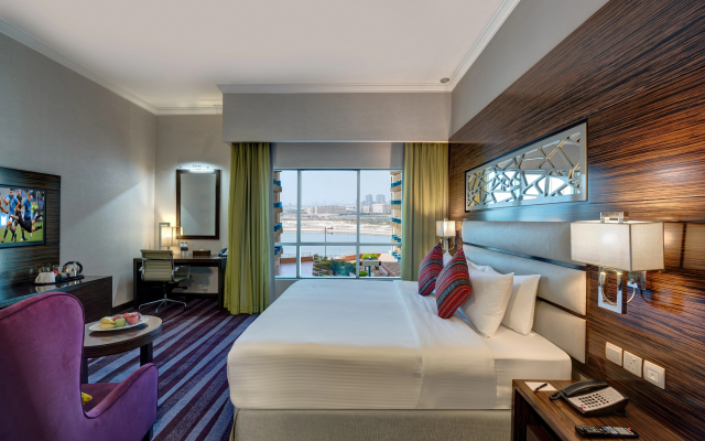 Отель Marriott Production City, Dubai
