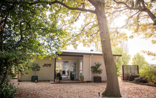 Revive On Oakview Boutique Accommodation and Spa