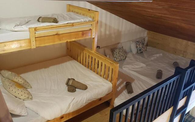 HOMESTAY DE MARQS - STYLISH and SPACIOUS 3 BEDROOM VACATION HOME
