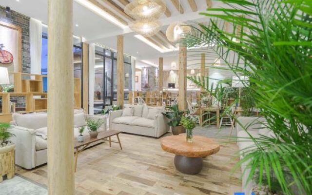 Sanwanli Senlv Designer Homestay (Tengchong Heshun Ancient Town)