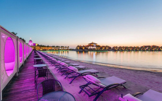 Cratos Premium Hotel & Casino