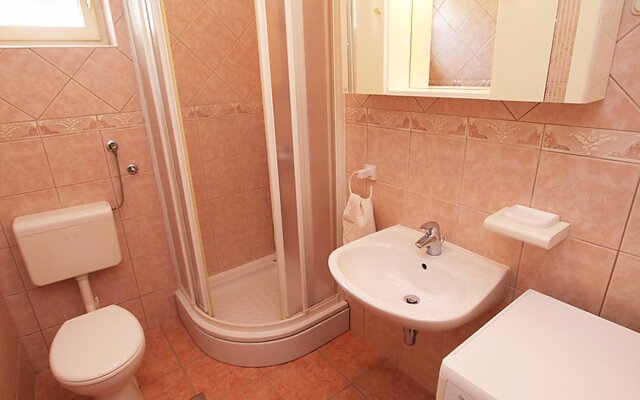 Apartment Mladen Paros 22771