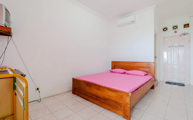 Adinda Beach Hotel and Villa