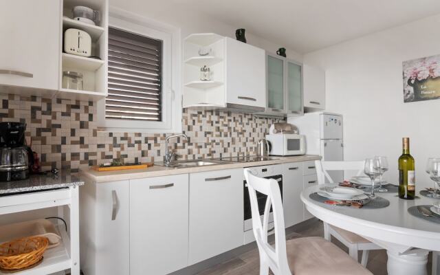 Lovely Apartment in Veprinac With Private Terrace