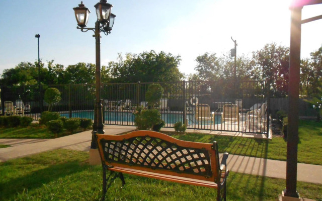 Best Western Roanoke Inn & Suites