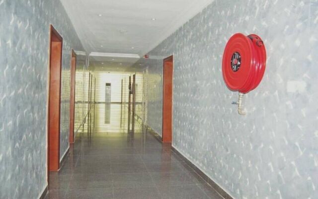 Gold Crown Hotel
