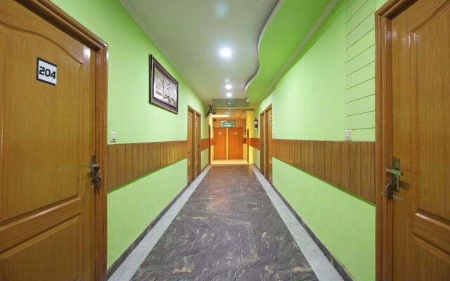 OYO 7147 Hotel Madhur Regency