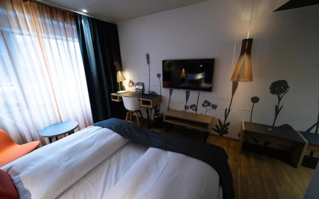 Clarion Hotel The Edge