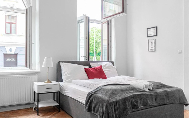 Joyful Apartments at Superb Location near AKH Hospital