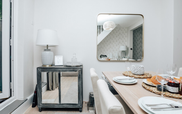 The Dragonfly - Central 2 bedroom house