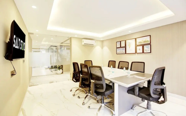 Saltstayz Premier – Galleria Market Road & Sector 27