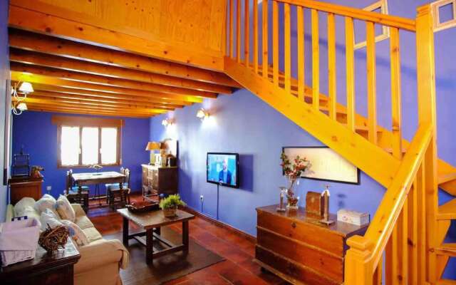House with 2 Bedrooms in Ávila, with Wifi