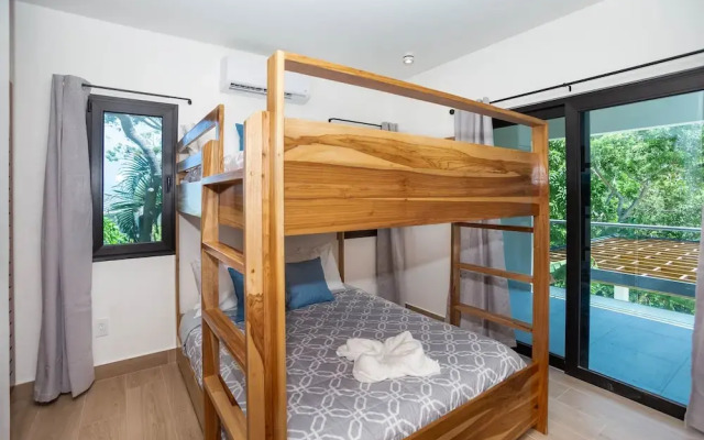 West Bay Breeze 3 Bedroom Home by RedAwning