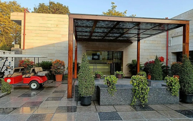 Jhansi Hotel