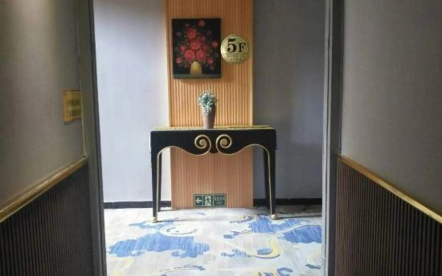 Chengdu Hexing Qingju Hotel (Pixian Hongguang Xihua University)