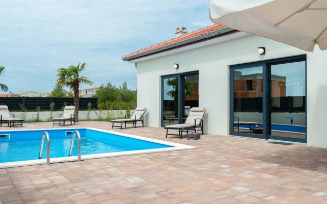 Vila Regina with pool