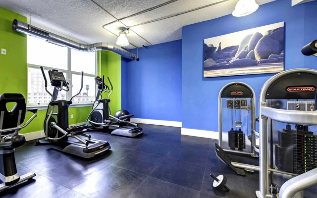 Pelicanstay near Holland Tunnel