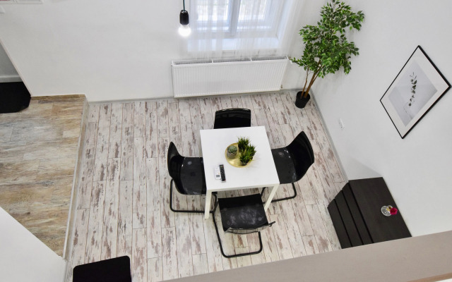 Robinia Apartment