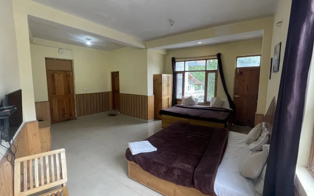 Singh Saab Rooms & Cafe