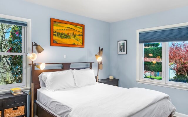 Magnolia on the Hill