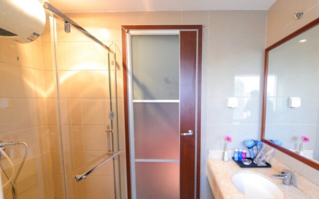 Dalian Yijia Apartment Peace Square