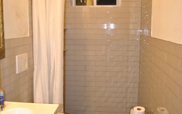 Newark Airport Room with Private Bath