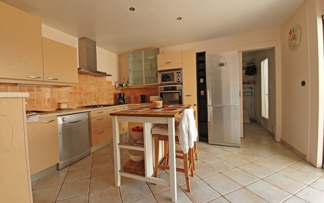 Spacious Villa in Languedoc-Roussillon with private Swimming Pool