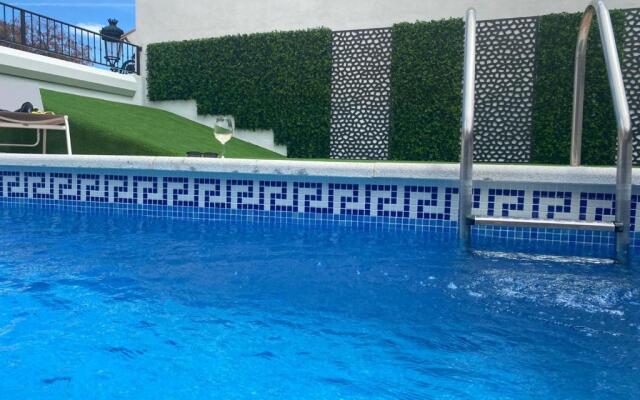 4 BR house in Benahavis Centre, Costa del Sol