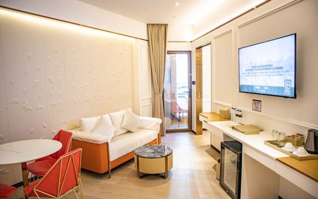 YOHO Resorts World Hotel