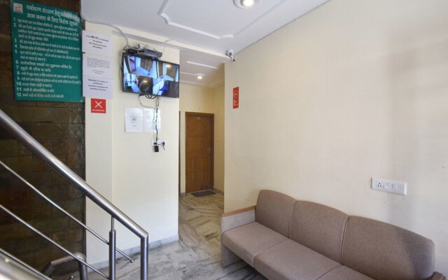 OYO 10229 Hotel Crystal