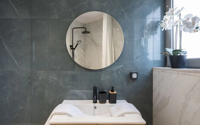 LIV - Prime Central Athens Studio S8-2a