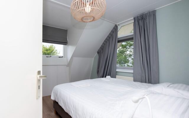 Spacious Holiday Home With Private Jetty