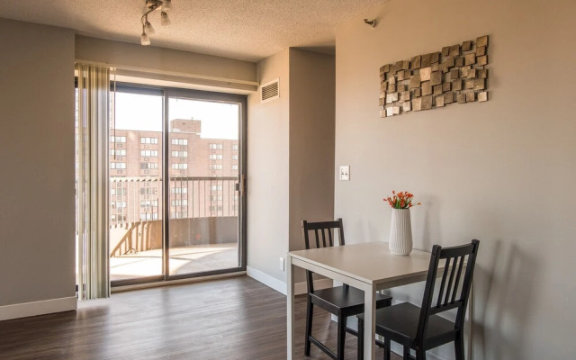 FRONTDESK The Churchill Apts Downtown Minneapolis
