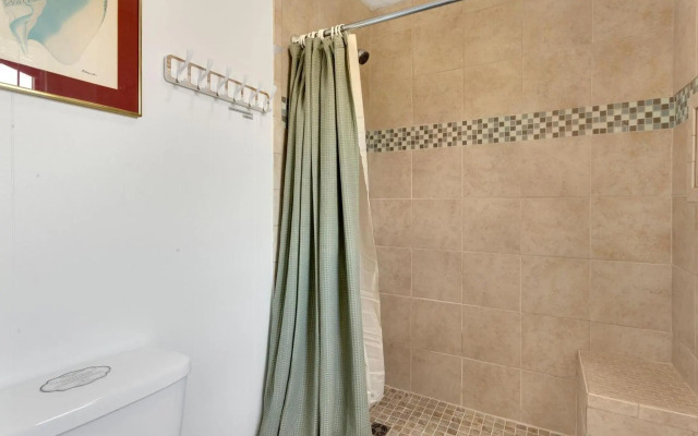 4122 - Blue White Haven