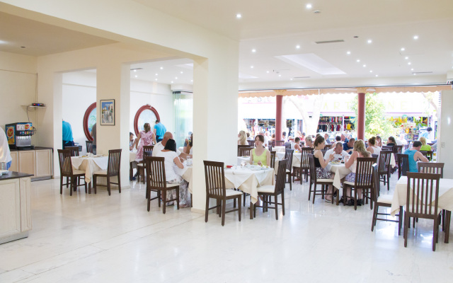 Euroxenia Marathon Hotel
