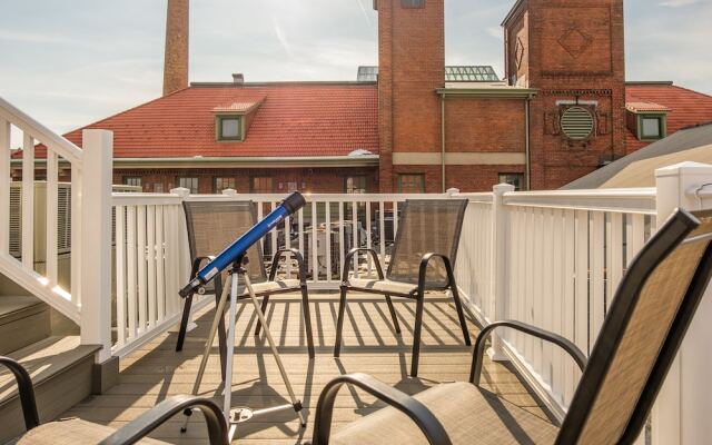 Spacious CLE Apartments by Frontdesk