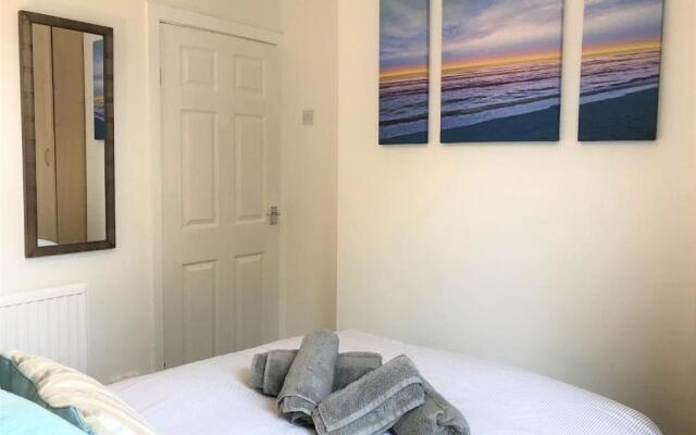 Central Wigan Welcoming Townhouse Sleeps up to 6