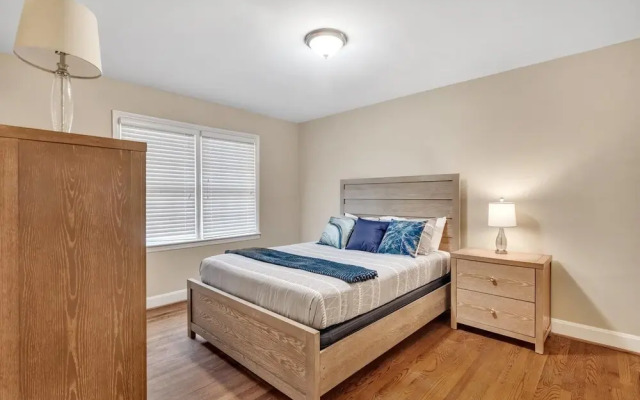 Spacious 2BR Duplex - Near Uptown Charlotte