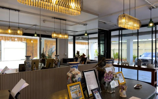 Breezewood Bangkok Hotel