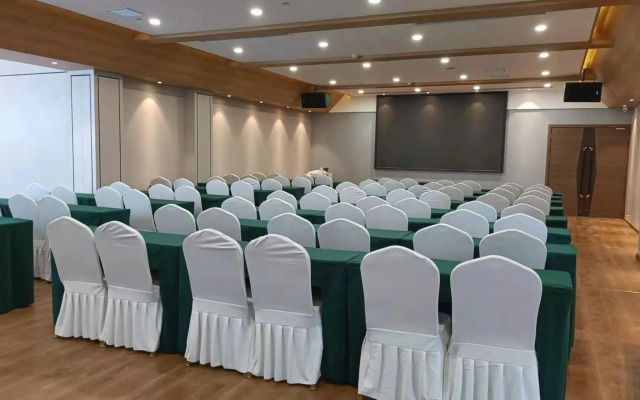 Yijia Lijing Hotel(怡家丽景酒店（遂宁中央商务区步行街店）)