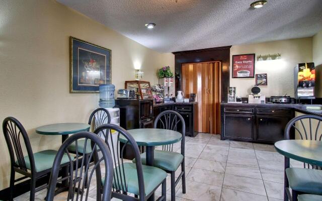 Econo Lodge Clinton - Jackson West