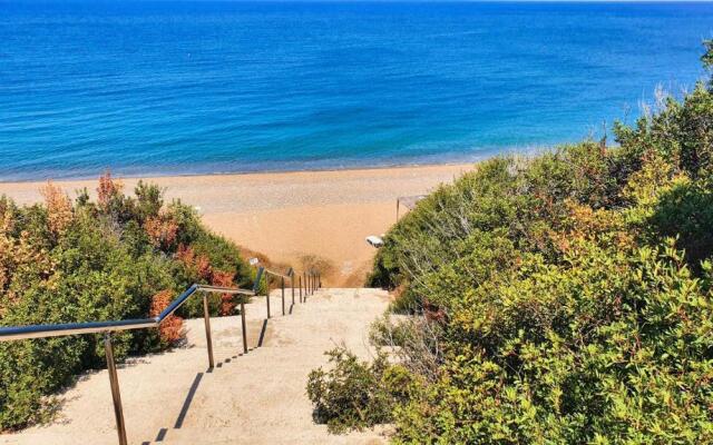 Phaedrus Living: Amorosa 13 Beachside Villa